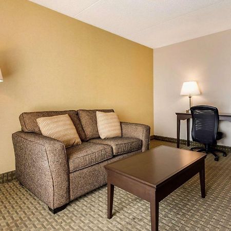 Quality Inn & Suites Brampton Esterno foto