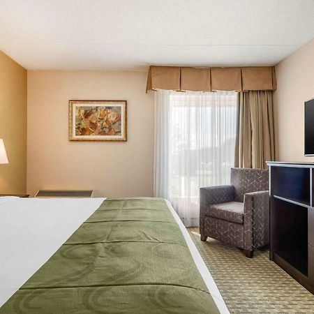 Quality Inn & Suites Brampton Esterno foto