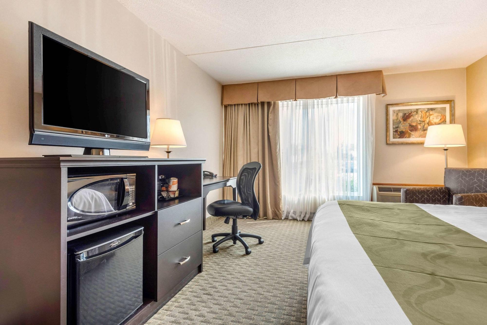 Quality Inn & Suites Brampton Esterno foto