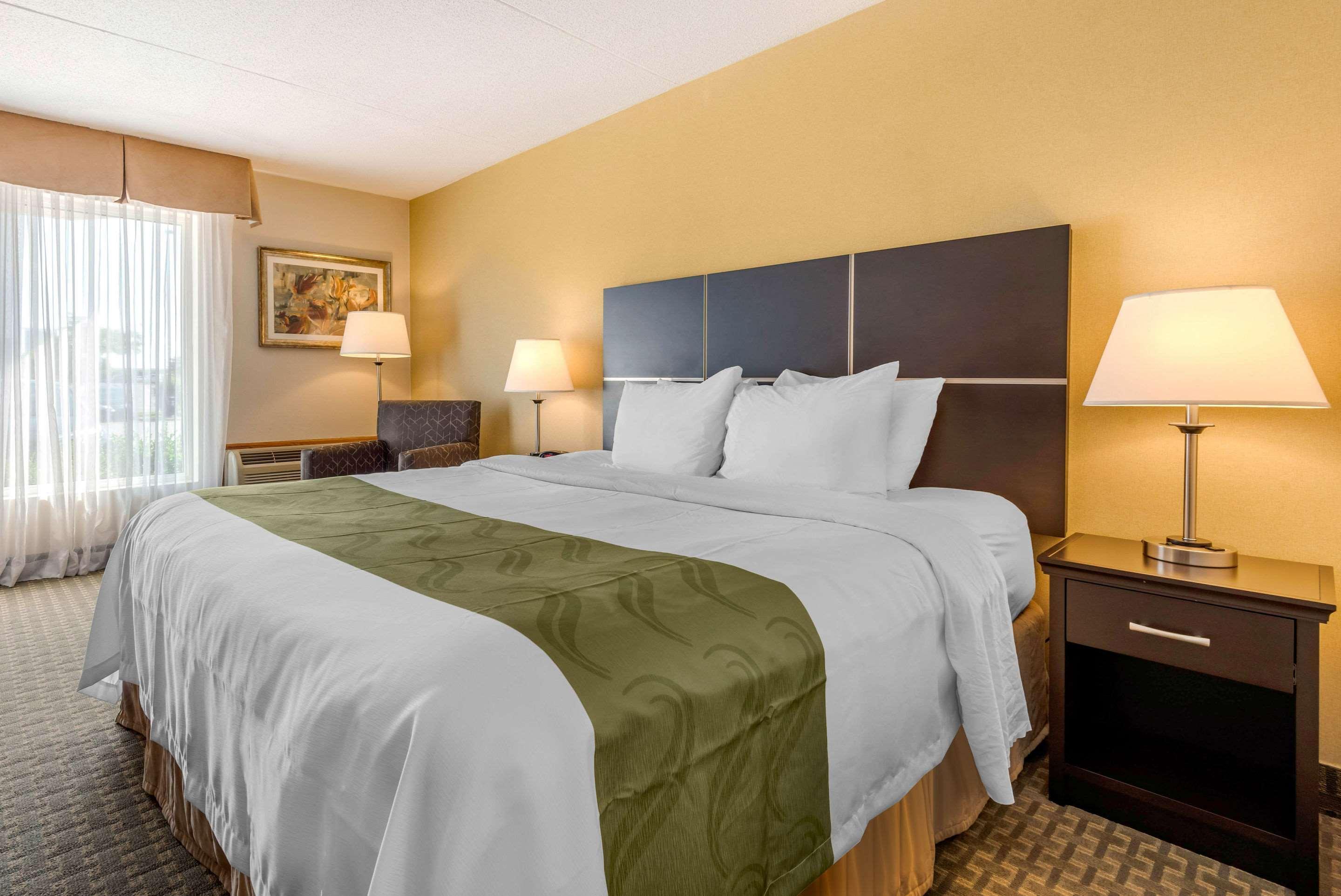 Quality Inn & Suites Brampton Esterno foto