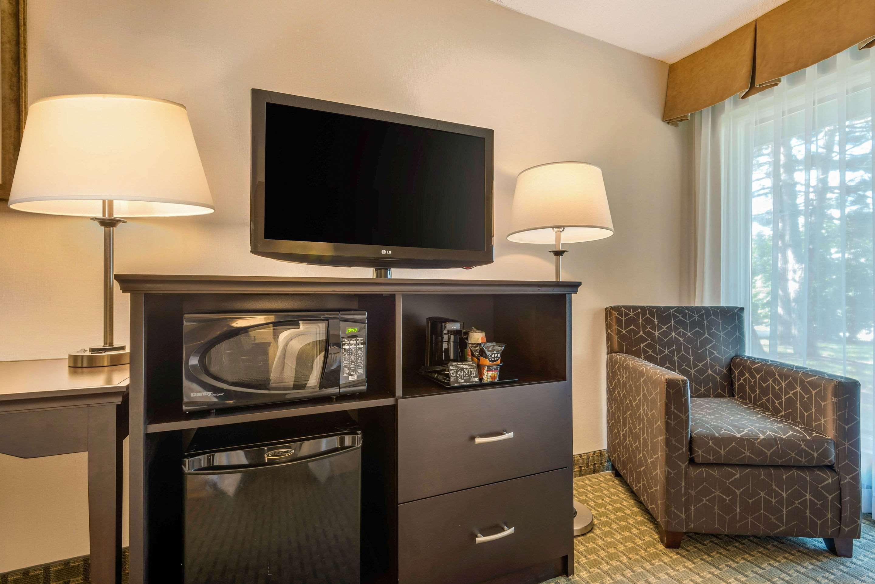 Quality Inn & Suites Brampton Esterno foto