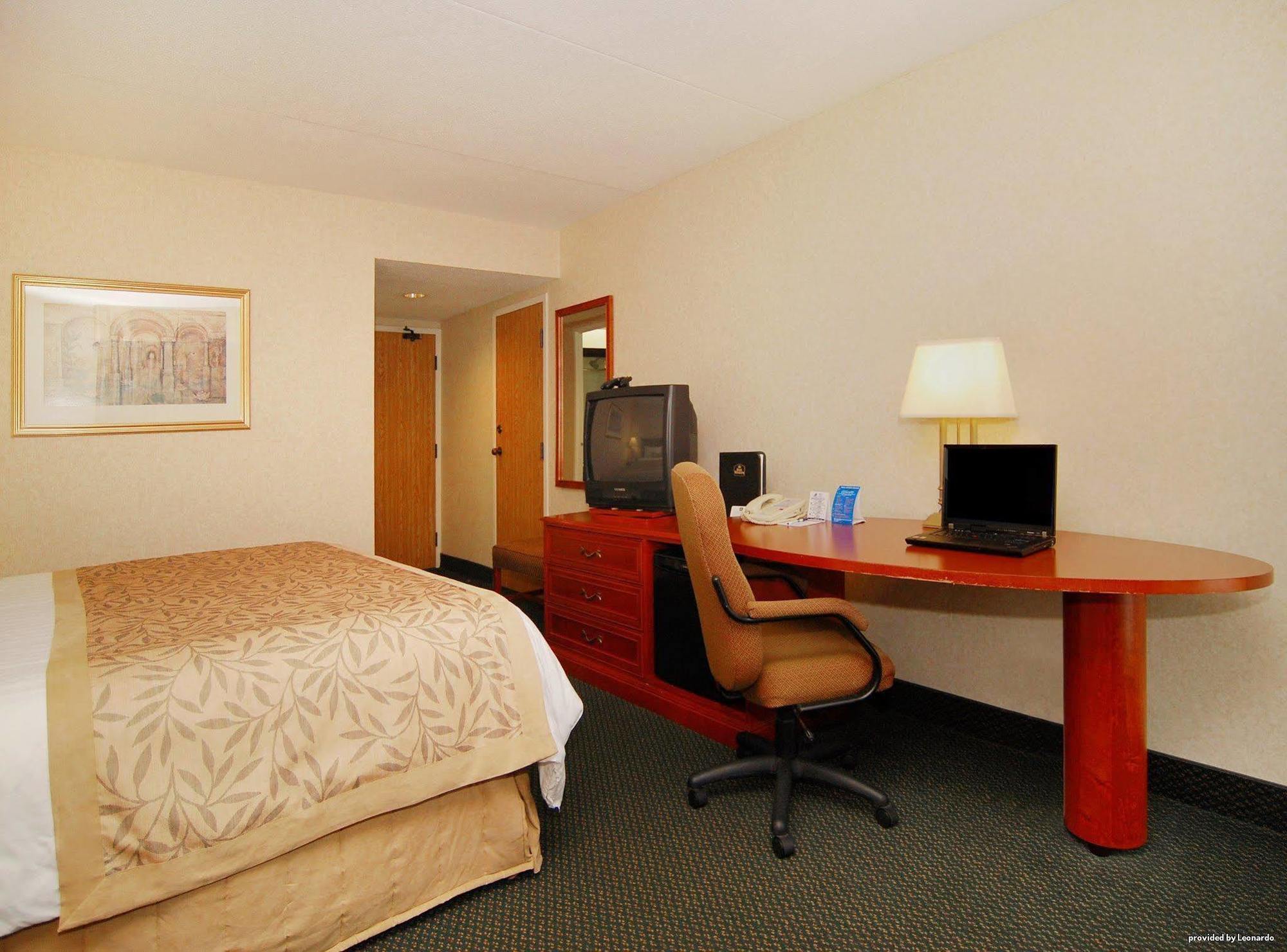 Quality Inn & Suites Brampton Esterno foto