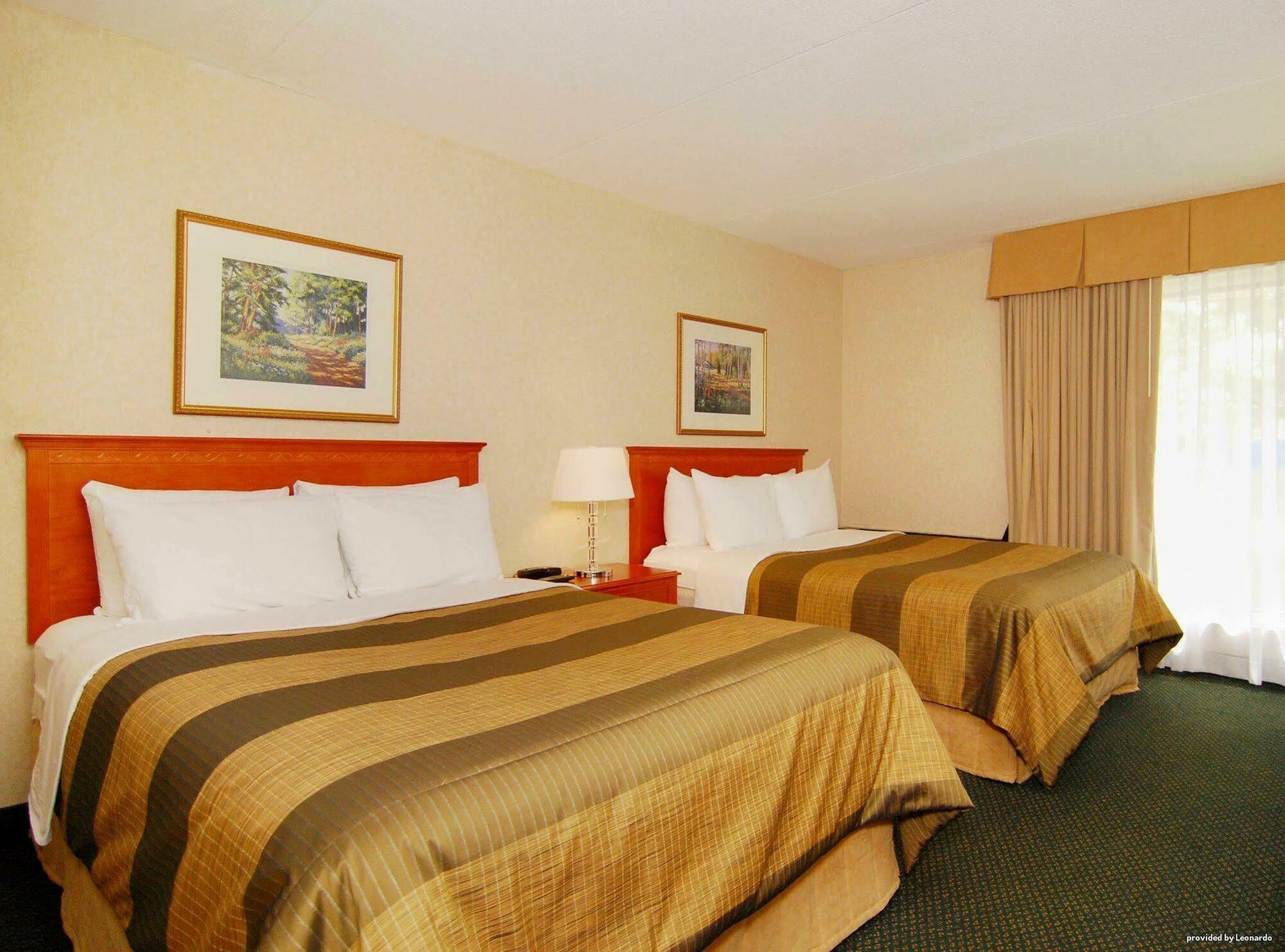 Quality Inn & Suites Brampton Esterno foto
