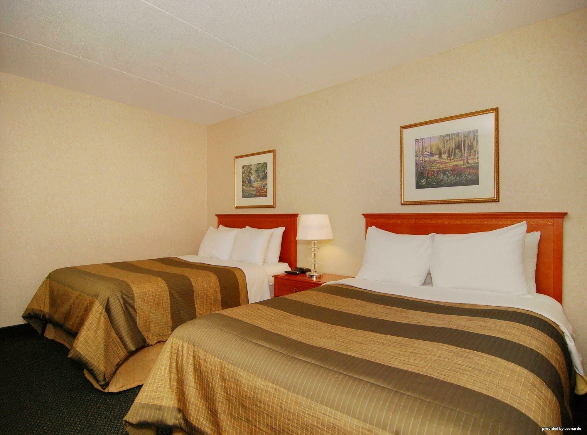 Quality Inn & Suites Brampton Esterno foto