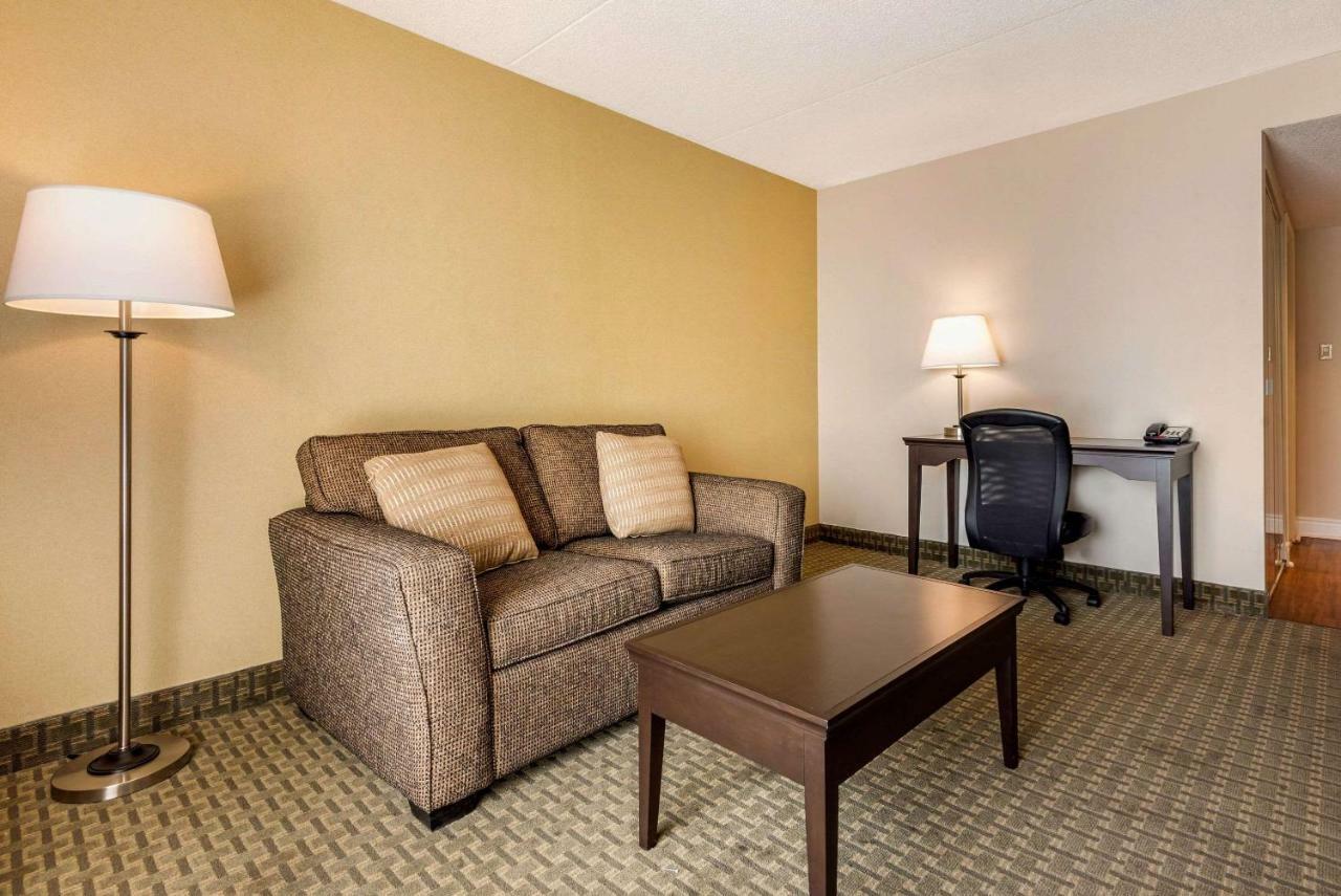 Quality Inn & Suites Brampton Esterno foto