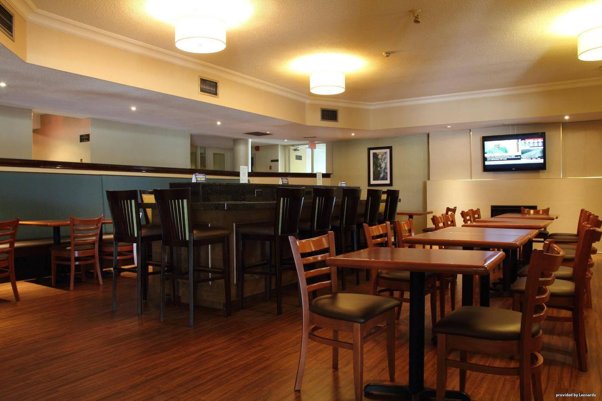 Quality Inn & Suites Brampton Esterno foto